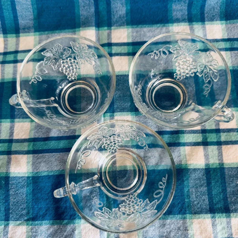 Vintage  Anchor Hocking Clear Glass Punch Cups Set‎ of 3 Tea Cups Etched Grapes